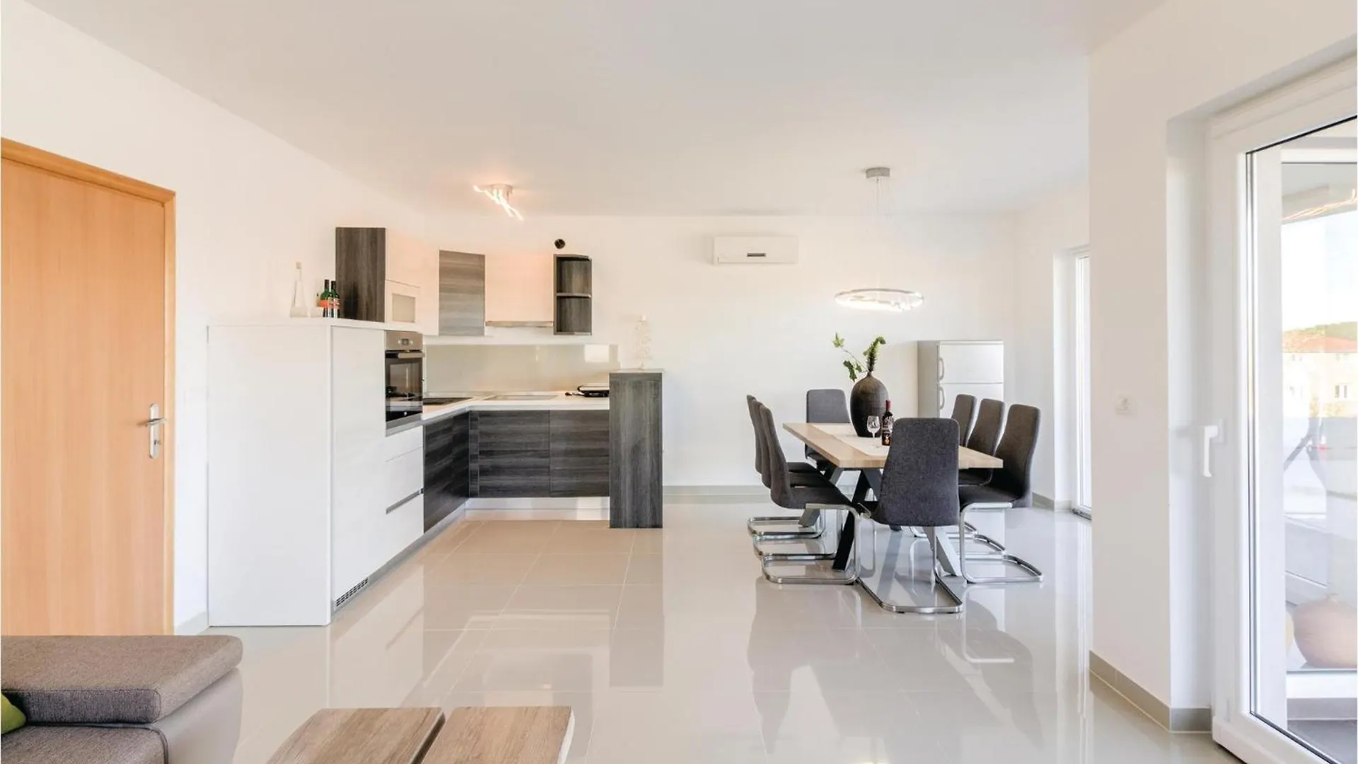Awesome Home In Volme With Outdoor Swimming Pool Pomer 0*,  Croácia