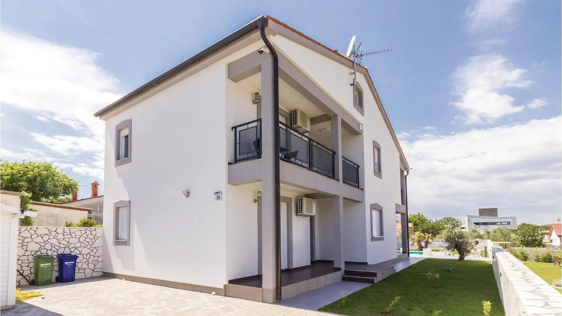 Awesome Home In Volme With Outdoor Swimming Pool Pomer