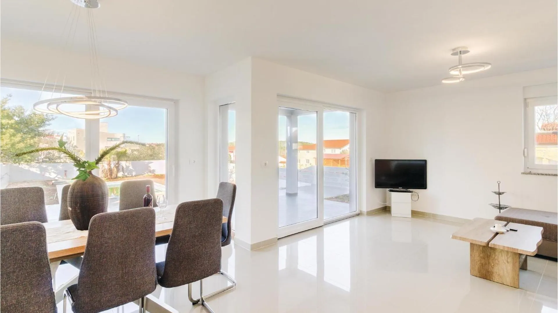 Awesome Home In Volme With Outdoor Swimming Pool ポメル クロアチア